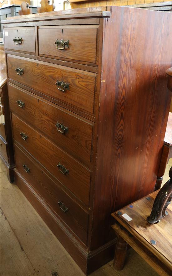 Pine chest of drawers(-)